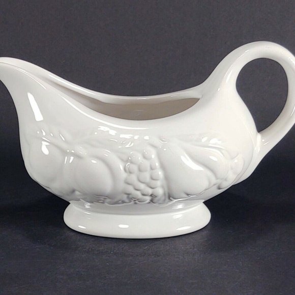 Nature Dining Nature Tabletops Unlimited Gravy Boat White Fruit